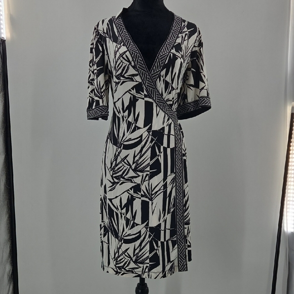 BCBGMaxAzria Black and White Patterned Midi Dress NWT - Picture 1 of 16